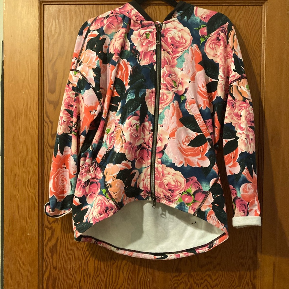 *Rare* Lululemon raglan sleeve sweater with cinch waist